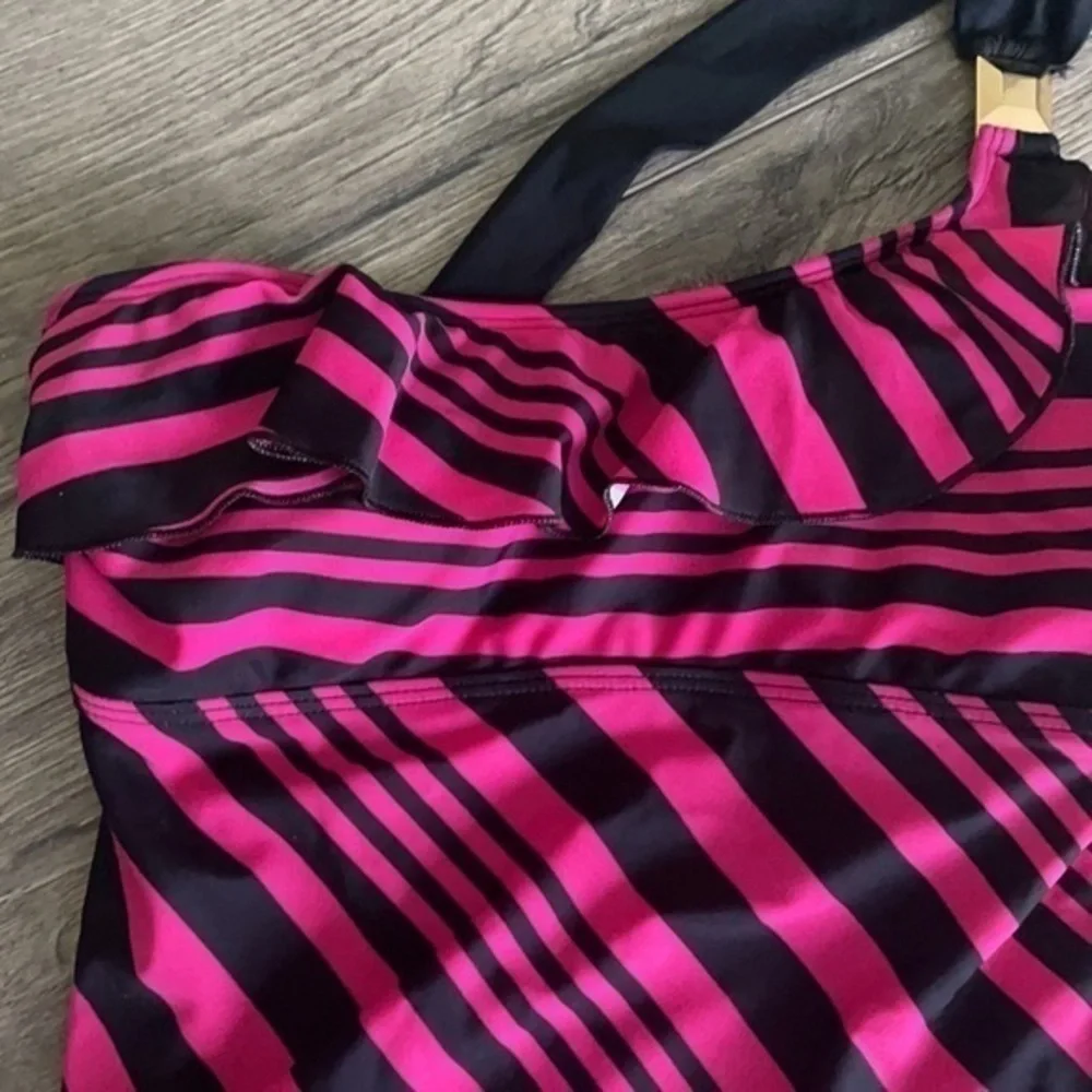 Guess swimsuit juniors size M hot pink black one piece swim